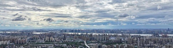 云南配资平台 武汉江面上空现绝美景观